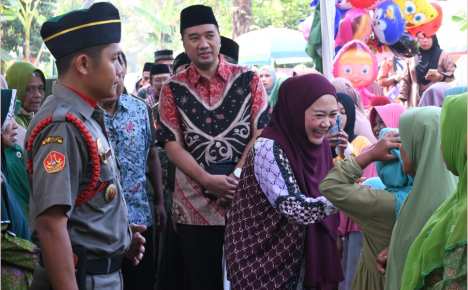 Bupati Purbalingga, Dyah Hayuning Pratiwi dalam acara Pengajian Rutin Ahad Pahing Muslimat - Fatayat NU Kecamatan Kejobong di Desa Gumiwang, Minggu 5 Mei 2024