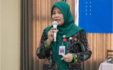 Kepala Dinkominfo, Jiah Palupi Twihantarti saat menjadi narasumber Bimbingan Teknis Program Pencegahan dan Pemberantasan Penyalahgunaan dan Peredaran Gelap Narkotika (P4GN), di Wisma Asri Tien Catering Purbalingga, Kamis 16 Mei 2024.
