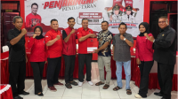 Ken Ragil Turyono, Wasekjen DPP Partai Perindo mengutus Riswanto mengambil formulir pendaftaran sebagai bakal calon wakil bupati (cawabup) di kantor DPC PDIP Kabupaten Purbalingga, Minggu, 12 Mei 2024.