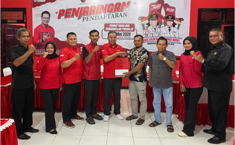 Ken Ragil Turyono, Wasekjen DPP Partai Perindo mengutus Riswanto mengambil formulir pendaftaran sebagai bakal calon wakil bupati (cawabup) di kantor DPC PDIP Kabupaten Purbalingga, Minggu, 12 Mei 2024.