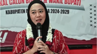 Dyah Hayuning Pratiwi (Tiwi), petahana Bupati Purbalingga mengembalikan formulir pendaftaran calon bupati ke DPC PDI Perjuangan Purbalingga, Rabu 15 Mei 2024. Foto: Badar M Nur | tabloidelemen.com
