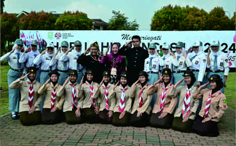 Pelajar tingkat SMP/SMA/SMK mengikuti Upacara Peringatan Hari Lahir Pancasila 2024 di Alun-alun Purbalingga, Sabtu 01 Juni 2024