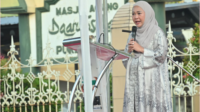 Bupati Purbalingga, Dyah Hayuning Pratiwi sebelum pelaksanaan Sholat Idul Adha 1445H di Alun-alun Purbalingga, Senin 17 Juni 2024.