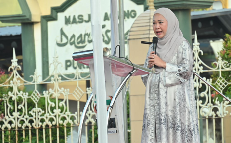 Bupati Purbalingga, Dyah Hayuning Pratiwi sebelum pelaksanaan Sholat Idul Adha 1445H di Alun-alun Purbalingga, Senin 17 Juni 2024.