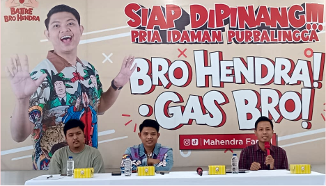 CEO LCV Juice, Mahendra Farizal (tengah), saat deklarasi sebagai Bakal Calon Wakil Bupati Purbalingga dalam Pemilihan Kepala Daerah (Pilkada) 2024.