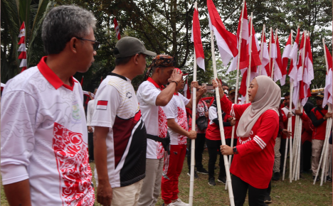 Bupati Purbalingga Dyah Hayuning Pratiwi (Tiwi) mencanangkan “Gerakan 10 Juta Bendera Merah Putih” secara simbolis di Lapangan Desa Binangun, Jumat 09 Agustus 2024. Bupati Purbalingga Dyah Hayuning Pratiwi (Tiwi) mencanangkan “Gerakan 10 Juta Bendera Merah Putih” secara simbolis di Lapangan Desa Binangun, Jumat 09 Agustus 2024.