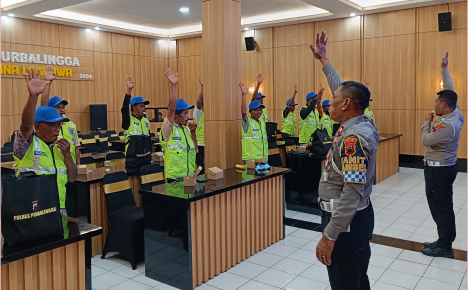 Polres Purbalingga menyelanggaraan pembinaan dan pelatihan untuk sukarelawan pengatur lalu lintas (Supeltas) terselenggara di Aula Wicaksana Laghawa Mapolres Purbalingga, Selasa 13 Agustus 2024.