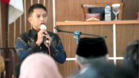 Ketua Komisi Pemilihan Umum (KPU) Kabupaten Purbalingga, Zamaahsari Ramzah dalam Rapat Pleno Terbuka di Aula KPU Purbalingga, Minggu 11 Agustus 2024 Ketua Komisi Pemilihan Umum (KPU) Kabupaten Purbalingga, Zamaahsari Ramzah dalam Rapat Pleno Terbuka di Aula KPU Purbalingga, Minggu 11 Agustus 2024