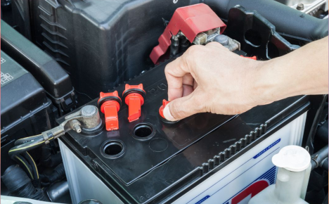 Cara Merawat Aki Basah Agar Awet dan Tahan Lama