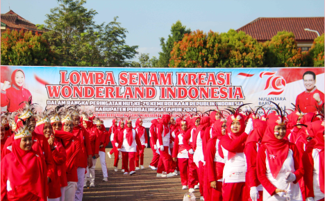 Sebanyak 1800 guru PAUD, TK, dan SD meriahkan acara lomba senam,  kreasi yang menjadi rangkaian Perayaan Hari Ulang Tahun ke-79 Republik Indonesia tahun ini, di Alun-Alun Purbalingga, Minggu 4 Agustus 2024.