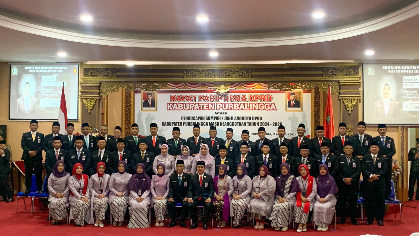 Sebanyak 50 anggota Dewan Perwakilan Rakyat Daerah (DPRD) Kabupaten Purbalingga terpilih untuk masa keanggotaan 2024-2029 usai mengucapkan sumpah/janji, Senin 19 Agustus 2024. Sebanyak 50 anggota Dewan Perwakilan Rakyat Daerah (DPRD) Kabupaten Purbalingga terpilih untuk masa keanggotaan 2024-2029 usai mengucapkan sumpah/janji, Senin 19 Agustus 2024.