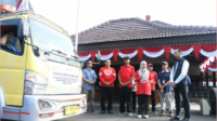 Bupati Purbalingga, Dyah Hayuning Pratiwi saat melepas armada distribusi Bantuan Pangan dari Badan Pangan Nasional, di Halaman Pendopo Dipokusumo, Jum'at 9 Agustus 2024. Bupati Purbalingga, Dyah Hayuning Pratiwi saat melepas armada distribusi Bantuan Pangan dari Badan Pangan Nasional, di Halaman Pendopo Dipokusumo, Jum'at 9 Agustus 2024.