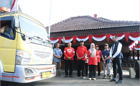Bupati Purbalingga, Dyah Hayuning Pratiwi saat melepas armada distribusi Bantuan Pangan dari Badan Pangan Nasional, di Halaman Pendopo Dipokusumo, Jum'at 9 Agustus 2024. Bupati Purbalingga, Dyah Hayuning Pratiwi saat melepas armada distribusi Bantuan Pangan dari Badan Pangan Nasional, di Halaman Pendopo Dipokusumo, Jum'at 9 Agustus 2024.