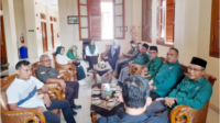 Pengurus DPC PKB Purbalingga menyerahkan Surat Keputusan (SK) kepengurusan DPC PKB Purbalingga dan salinan Aturan Dasar Aturan Rumah Tangga (AD/ART) partai menjelang Muktamar PKB ke Pengadilan Negeri (PN) Kabupaten Purbalingga, di ruang PN Purbalingga, Rabu 21 Agustus 2024.