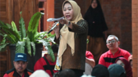 Bupati Purbalingga Dyah Hayuning Pratiwi (Tiwi) menggelontorkan dana stimulan untuk kelompok tani saat acara “Bupati Sambang Tani” di Desa Gembong, Jumat 23 Agustus 2024 Bupati Purbalingga Dyah Hayuning Pratiwi (Tiwi) menggelontorkan dana stimulan untuk kelompok tani saat acara “Bupati Sambang Tani” di Desa Gembong, Jumat 23 Agustus 2024