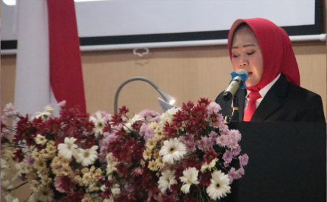 Bupati Purbalingga Dyah Hayuning Pratiwi menyampaikan 2 pesan Menteri Dalam Negeri (Mendagri) RI kepada 50 0rang anggota DPRD Kabupaten Purbalingga masa keanggotaan 2024 – 2029, di Ruang Rapat Paripurna DPRD Kabupaten Purbalingga, Senin 19 Agustus 2024.