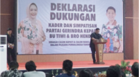 Relawan Pasopati, simpatisan Partai Gerindra Kabupaten Purbalingga menggelar deklarasi dukungan kepada pasangan bakal calon bupati dan wakil bupati Purbalingga, Dyah Hayuning Pratiwi-Mahendra Farizal (Tiwi-Hendra), di Aula Indragiri, kompleks Hotel Owabong, Sabtu 3 Agustus 2024. Relawan Pasopati, simpatisan Partai Gerindra Kabupaten Purbalingga menggelar deklarasi dukungan kepada pasangan bakal calon bupati dan wakil bupati Purbalingga, Dyah Hayuning Pratiwi-Mahendra Farizal (Tiwi-Hendra), di Aula Indragiri, kompleks Hotel Owabong, Sabtu 3 Agustus 2024.