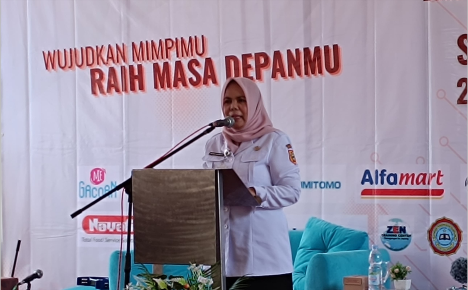 Kepala Cabang Dinas Pendidikan Jateng Wilayah 9, Nikmah Nurbaity saat membuka Job Edu Fair di SMK N Jateng, Kamis 29 Agustus 2024. Kepala Cabang Dinas Pendidikan Jateng Wilayah 9, Nikmah Nurbaity saat membuka Job Edu Fair di SMK N Jateng, Kamis 29 Agustus 2024.