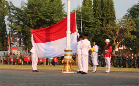 Penurunan Bendera dan Aubade dalam rangka memperingati HUT ke 79 RI di Alun-alun Kabupaten Purbalingga, Kamis sore 17 Agustus 2024 berjalan lancar dan khidmat. Penurunan Bendera dan Aubade dalam rangka memperingati HUT ke 79 RI di Alun-alun Kabupaten Purbalingga, Kamis sore 17 Agustus 2024 berjalan lancar dan khidmat.