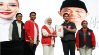 Dyah Hayuning Pratiwi (Tiwi) - Mahendra Farizal (Hendra) resmi menerima rekomendasi dari Ketua Umum DPP Partai Solidaritas Indonesia (PSI) Kaesang Pangarep untuk menjadi Calon Bupati dan Wakil Bupati Purbalingga dalam Pilkada Purbalingga 27 November 2024, di The Kasablanka Hall, Jakarta Selatan, Kamis 15 Agustus 2024. Dyah Hayuning Pratiwi (Tiwi) - Mahendra Farizal (Hendra) resmi menerima rekomendasi dari Ketua Umum DPP Partai Solidaritas Indonesia (PSI) Kaesang Pangarep untuk menjadi Calon Bupati dan Wakil Bupati Purbalingga dalam Pilkada Purbalingga 27 November 2024, di The Kasablanka Hall, Jakarta Selatan, Kamis 15 Agustus 2024.