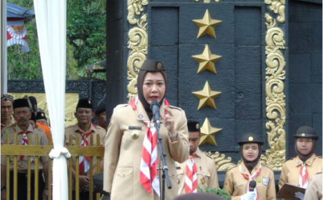 Ketua Majelis Pembimbing Cabang (Ka Mabicab) Gerakan Pramuka Kabupaten Purbalingga, Kak Dyah Hayuning Pratiwi saat menjadi Pembina Upacara Hari Pramuka ke-61 Tahun 2022 di Monumen Tempat Lahir Jenderal Sudirman, Kecamatan Rembang. Ketua Majelis Pembimbing Cabang (Ka Mabicab) Gerakan Pramuka Kabupaten Purbalingga, Kak Dyah Hayuning Pratiwi saat menjadi Pembina Upacara Hari Pramuka ke-61 Tahun 2022 di Monumen Tempat Lahir Jenderal Sudirman, Kecamatan Rembang.