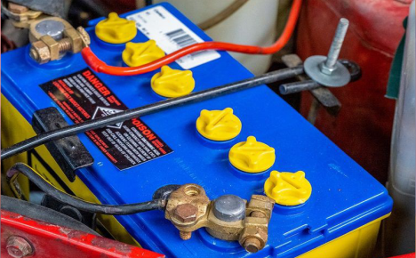 Cara Merawat Aki Basah Agar Awet