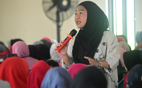 Bupati Purbalingga Dyah Hayuning Pratiwi (Tiwi) saat Peningkatan Kapasitas Ketua Kelompok Simpan Pinjam Perempuan (SPP) dan Usaha Ekonomi Produktif (UEP) BUMDESMA LKD BMM di Gedung IPHI Desa Pekiringan, Karangmoncol, Sabtu 21 September 2024. Bupati Purbalingga Dyah Hayuning Pratiwi (Tiwi) saat Peningkatan Kapasitas Ketua Kelompok Simpan Pinjam Perempuan (SPP) dan Usaha Ekonomi Produktif (UEP) BUMDESMA LKD BMM di Gedung IPHI Desa Pekiringan, Karangmoncol, Sabtu 21 September 2024.