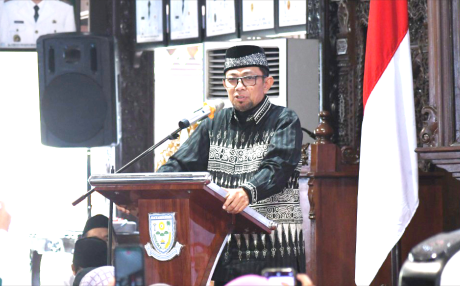 Tokoh dakwah ternama Ustadz Wijayanto memberikan tauziah dalam Purbalingga Bermunajat, di Pendopo Dipokusumo, Senin 16 September 2024.
