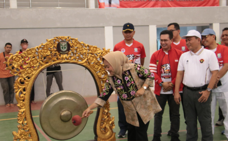 Bupati Purbalingga, Dyah Hayuning Pratiwi (Tiwi) membuka Kejuaraan Antar Kampung (Tarkam) Kementerian Pemuda dan Olahraga (Kemenpora) Republik Indonesia Tahun 2024 di Kabupaten Purbalingga. Bupati Purbalingga, Dyah Hayuning Pratiwi (Tiwi) membuka Kejuaraan Antar Kampung (Tarkam) Kementerian Pemuda dan Olahraga (Kemenpora) Republik Indonesia Tahun 2024 di Kabupaten Purbalingga.