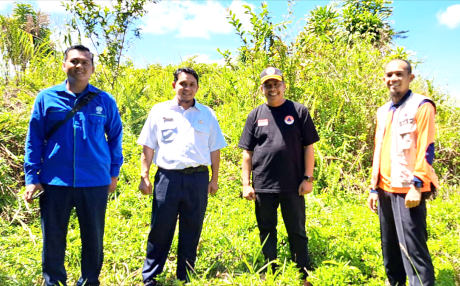 Kepala Badan Penanggulangan Bencana Daerah (BPBD) Purbalingga Prayitno saat survey lapangan bersama Tim BMKG Stasiun Geofisika Banjarnegara, Rabu 18 September 2024.