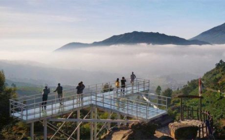 Maha Sky Batu Angkruk Wonosobo, Pesona Jembatan Kaca di Atas Awan Maha Sky Batu Angkruk Wonosobo, Pesona Jembatan Kaca di Atas Awan