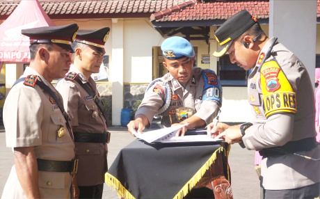 Kapolres Purbalingga, AKBP Rosyid Hartanto memimpin serah terima jabatan di Halaman Mapolres Purbalingga, Jumat 20 September 2024. Kapolres Purbalingga, AKBP Rosyid Hartanto memimpin serah terima jabatan di Halaman Mapolres Purbalingga, Jumat 20 September 2024.