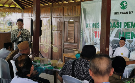 Mahendra Farizal, Calon Wakil Bupati pasangan Dyah Hayuning Pratiwi saat acara konsolidasi pemenangan Tiwi-Hendra, di Warung Juguran Karanggambas, Sabtu 21 September 2024. Mahendra Farizal, Calon Wakil Bupati pasangan Dyah Hayuning Pratiwi saat acara konsolidasi pemenangan Tiwi-Hendra, di Warung Juguran Karanggambas, Sabtu 21 September 2024.