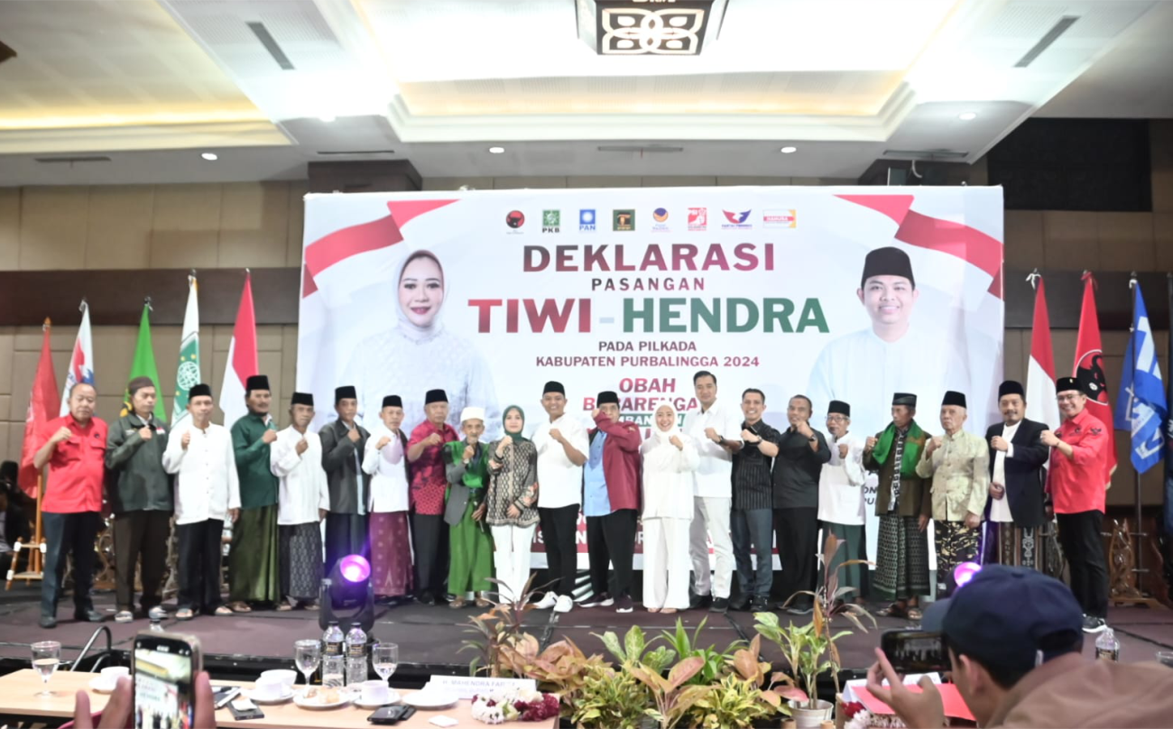 Koalisi Purbalingga Maju Berkelanjutan (KPMB) mendeklarasikan pasangan bakal calon bupati dan wakil bupati Purbalingga, Dyah Hayuning Pratiwi-Mahendra Farizal (Tiwi-Hendra) di Braling Grand Hotel Purbalingga, Minggu 1 September 2024 malam.