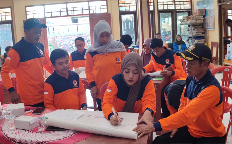 Pelatihan Satgas Tangguh Bencana saat acara pembentukan Desa Tangguh Bencana (Destana) di Desa Danasari, Kecamatan Karangjambu, yang berlangsung mulai Rabu 4 September 2024 Pelatihan Satgas Tangguh Bencana saat acara pembentukan Desa Tangguh Bencana (Destana) di Desa Danasari, Kecamatan Karangjambu, yang berlangsung mulai Rabu 4 September 2024