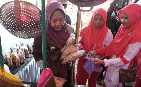 Bupati Purbalingga, Dyah Hayuning Pratiwi (Tiwi) saat menghadiri Roadshow Pemulihan Ekonomi di Krangean, Kecamatan Kertanegara, Selasa 3 September 2024. Bupati Purbalingga, Dyah Hayuning Pratiwi (Tiwi) saat menghadiri Roadshow Pemulihan Ekonomi di Krangean, Kecamatan Kertanegara, Selasa 3 September 2024.