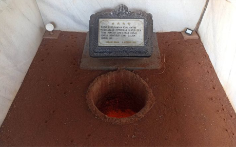 Museum Lubang Buaya yang menyimpan berbagai barang bukti dan dokumentasi yang menunjukkan peristiwa kelam sejarah Indonesia Museum Lubang Buaya yang menyimpan berbagai barang bukti dan dokumentasi yang menunjukkan peristiwa kelam sejarah Indonesia