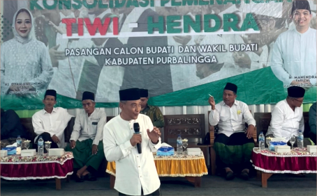 Ketua DPC PKB Purbalingga, Aman Waliyuddin menegaskan akan memberikan sanksi kepada pengurusnya apabila tidak menjalankan keputusan DPP PKB dalam Pilkada tahun 2024, saat konsolidasi relawan N3 di Desa Panican, Minggu 20 Oktober 2024.