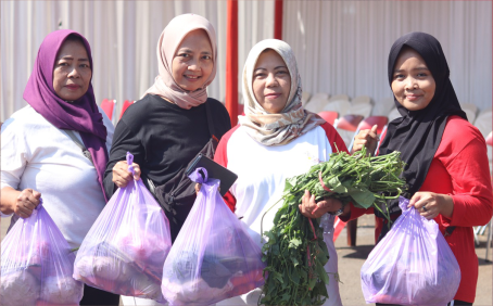 Aksi Borong Sayur Petani sukses terselanggara di areal parkir GOR Goentoer Darjono, Jumat 18 Oktober 2024 Aksi Borong Sayur Petani sukses terselanggara di areal parkir GOR Goentoer Darjono, Jumat 18 Oktober 2024