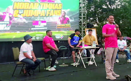 Calon Bupati Purbalingga Fahmi Muhammad Hanif saat Meet and Greet dengan Gonzales di GOR Goentoer Darjono Purbalingga, Selasa 15 Oktober 2024.