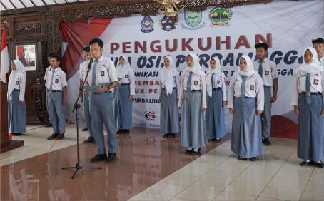 Pengurus Forum Organisasi Siswa Intra Sekolah (OSIS) Generasi 4 Kabupaten Purbalingga resmi terbentuk, di Pendopo Dipokusumo Purbalingga, Rabu 16 Oktober 2024