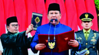 Jenderal TNI (Purn) Prabowo Subianto saat mengucapkan sumpah dalam Sidang Paripurna Majelis Permusyawaratan Rakyat (MPR) dalam rangka Pelantikan Presiden dan Wakil Presiden Masa Jabatan 2024-2029 di Gedung Nusantara MPR/DPR/DPD RI, Jakarta, Minggu 20 Oktober 2024. Jenderal TNI (Purn) Prabowo Subianto saat mengucapkan sumpah dalam Sidang Paripurna Majelis Permusyawaratan Rakyat (MPR) dalam rangka Pelantikan Presiden dan Wakil Presiden Masa Jabatan 2024-2029 di Gedung Nusantara MPR/DPR/DPD RI, Jakarta, Minggu 20 Oktober 2024.