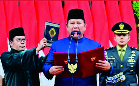 Jenderal TNI (Purn) Prabowo Subianto saat mengucapkan sumpah dalam Sidang Paripurna Majelis Permusyawaratan Rakyat (MPR) dalam rangka Pelantikan Presiden dan Wakil Presiden Masa Jabatan 2024-2029 di Gedung Nusantara MPR/DPR/DPD RI, Jakarta, Minggu 20 Oktober 2024. Jenderal TNI (Purn) Prabowo Subianto saat mengucapkan sumpah dalam Sidang Paripurna Majelis Permusyawaratan Rakyat (MPR) dalam rangka Pelantikan Presiden dan Wakil Presiden Masa Jabatan 2024-2029 di Gedung Nusantara MPR/DPR/DPD RI, Jakarta, Minggu 20 Oktober 2024.