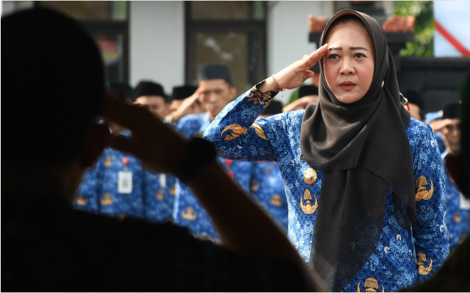 Bupati Purbalingga, Dyah Hayuning Pratiwi (Tiwi) saat upacara peringatan Hari Ulang Tahun (HUT) ke-53 KORPRI, di Halaman Pendapa Dipokusumo, Jumat 29 November 2024 Bupati Purbalingga, Dyah Hayuning Pratiwi (Tiwi) saat upacara peringatan Hari Ulang Tahun (HUT) ke-53 KORPRI, di Halaman Pendapa Dipokusumo, Jumat 29 November 2024