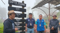 Sekretaris Badan Pengembangan dan Pembinaan Bahasa  Kementerian Pendidikan Dasar dan Menengah (Badan Bahasa Kemendikdasmen), Hafidz Muksin (paling kiri) saat kunjungan kerja di Obyek Wisata Goa Lawa Purbalingga (Golaga) yang telah berkomitmen menerapkan Tri Gatra Bangun Bahasa, Sabtu 30 November 2024 Sekretaris Badan Pengembangan dan Pembinaan Bahasa  Kementerian Pendidikan Dasar dan Menengah (Badan Bahasa Kemendikdasmen), Hafidz Muksin (paling kiri) saat kunjungan kerja di Obyek Wisata Goa Lawa Purbalingga (Golaga) yang telah berkomitmen menerapkan Tri Gatra Bangun Bahasa, Sabtu 30 November 2024