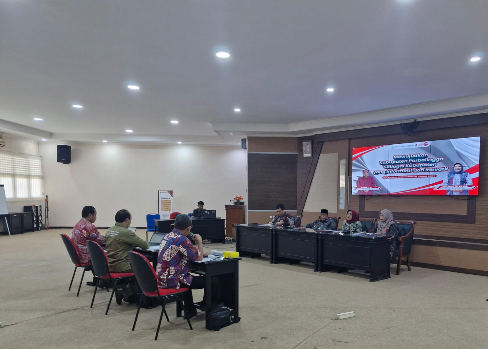 Plt Bupati Purbalingga, Sudono, saat menyampaikan sambutan pembuka presentasi Uji Publik dalam rangka Monitoring dan Evaluasi (Monev) Keterbukaan Badan Publik 2024 di Kompleks BPSDMD Jateng, Semarang, Kamis 21 November 2024