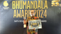 Purbalingga Terima Penghargaan Bumandala Award Asisten Bidang Pemerintah dan Kesra, Mukodam saat mewakili Pemerintah Kabupaten Purbalingga usai menerima penghargaan Bumandala Awards kategori kinerja simpul jaringan (Simojang).