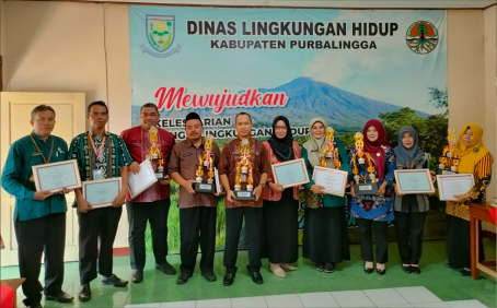 DLH Kabupaten Purbalingga memberikan predikat Sekolah Adiwiyata Kabupaten (SAK) Tahun 2024 kepada 10 Sekolah Dasar (SD) dan Sekolah Menengah Pertama (SMP). DLH Kabupaten Purbalingga memberikan predikat Sekolah Adiwiyata Kabupaten (SAK) Tahun 2024 kepada 10 Sekolah Dasar (SD) dan Sekolah Menengah Pertama (SMP).