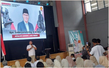 Ketua DPD Partai Gerindra Jateng Sudaryono dalam konsolidasi dengan kader dan saksi untuk pemenangan Pilkada Serentak 2024, di GOR Mahesa Jenar Purbalingga, Rabu 20 November 2024. Ketua DPD Partai Gerindra Jateng Sudaryono dalam konsolidasi dengan kader dan saksi untuk pemenangan Pilkada Serentak 2024, di GOR Mahesa Jenar Purbalingga, Rabu 20 November 2024.