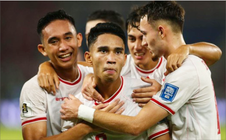 Tim Nasional (Timnas) Indonesia unggul dari Timnas Arab Saudi dengan skor 2-0 dalam klasemen Grup C dalam putaran ketiga Kualifikasi Piala Dunia 2026 zona Asia, di Stadion Utama Gelora Bung Karno (SUGBK), Jakarta, Selasa 19 November 2024.